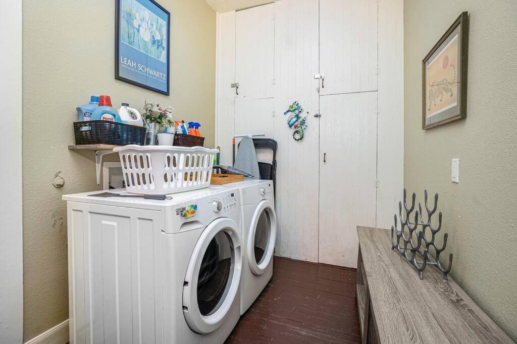 Beachy Bungalow! 2Bd, King Bed กาลเวสตัน ภายนอก รูปภาพ