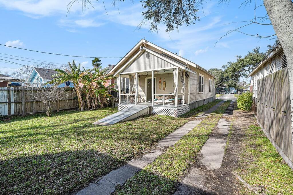 Beachy Bungalow! 2Bd, King Bed กาลเวสตัน ภายนอก รูปภาพ