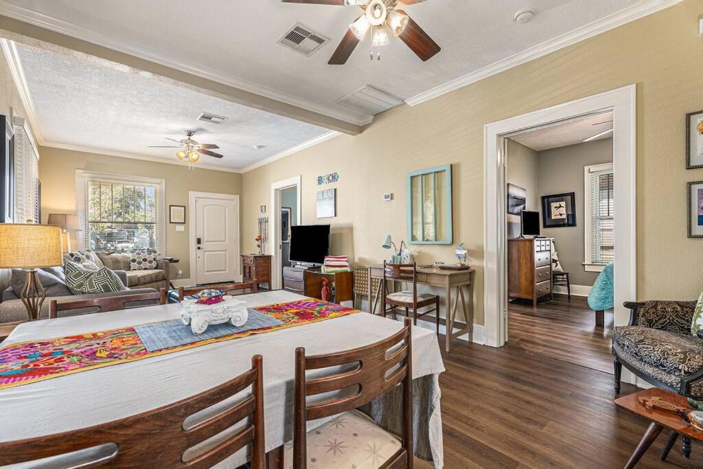 Beachy Bungalow! 2Bd, King Bed กาลเวสตัน ภายนอก รูปภาพ