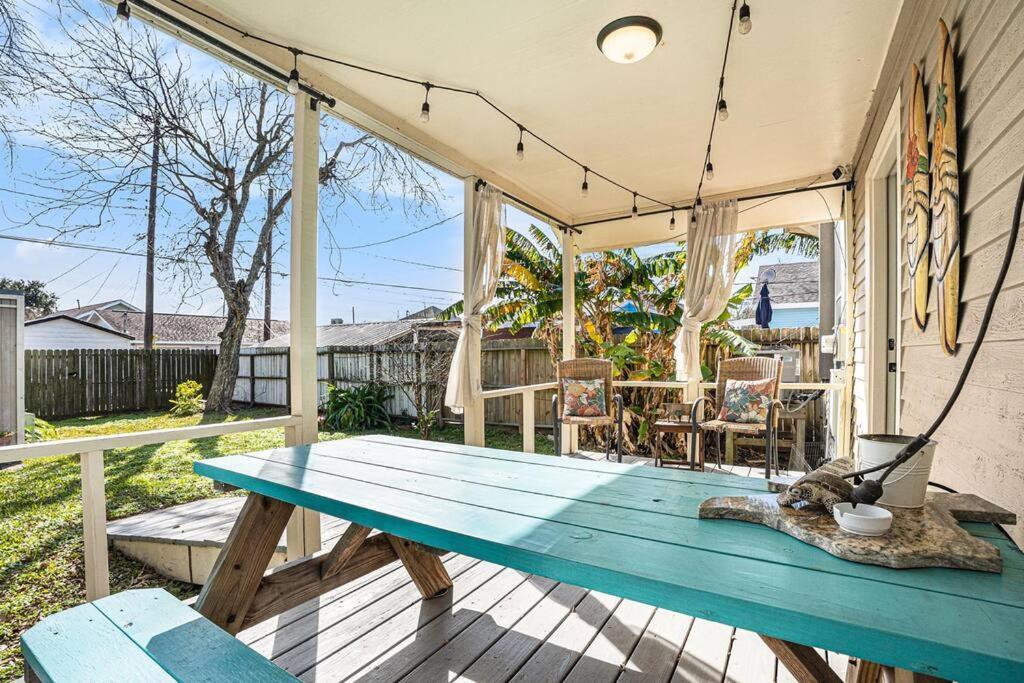Beachy Bungalow! 2Bd, King Bed กาลเวสตัน ภายนอก รูปภาพ